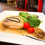 合鴨の骨付きレッグコンフィー(KOBE BAR&RESTAURANT Voice)