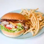 チキンバーガー【フライドポテト付き】（Over Drive Burger）