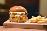 ダブルチーズバーガー（THE GOODMAN TACOS）