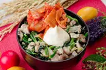 【旨辛キムチのせ】豚とほうれん草のポパイ丼(約100g)（ハラミ・ローストビーフ丼 ハラミと米 心斎橋本店）