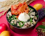 【旨辛キムチのせ】豚とほうれん草のポパイ丼(約100g)（豚とほうれん草のポパイ丼 大阪肉物語）