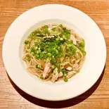 蒸し鶏と青ネギの和風ソース（binwan）