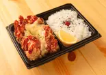 ヤンニョムチーズからあげ弁当（デカ盛り弁当 はるき 平岸店【唐揚げ弁当屋】）