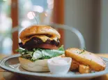 チーズバーガー(ポテト付き)（November）