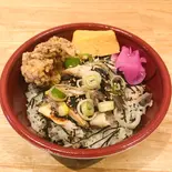 焼きサバ丼（キッチン まごころ(副菜が変更する場合があり)）