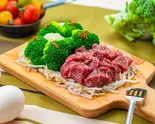 C)牛希少部位『シンタマ』ステーキ&茹で上げブロッコリー 【310g/208cal/Protein24.8g】(Muscle Kitchen 西瑞江3丁目)