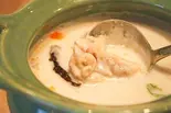 ต้มข่าไก่ 鶏肉のココナッツミルクスープ Thai Chicken and Coconut Milk Soup（バンコックコスモ食堂）