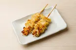 とり皮串2本（炉端すず木）