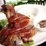 味付け豚肘肉（火鍋眞巴石）