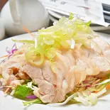 蒸し鶏のネギ油かけ(中華料理 嘉楽飯店 荻窪店)