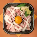 日本丼 ***日本の代表食 とろろ、卵黄 中トロの中落ち、海苔***（【大トロ/中トロの鮪(まぐろ)専門】bento ya Donmaru/丼丸 sushi bento vendor/tuna expert/Donmaru）
