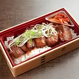 特選霜降りカルビ焼肉重 Grilled Specially-Selected Marbled Kalbi Boxed Meal（おぼや元町店）