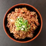 ニンニク旨辛牛スタミナ丼(精肉・卸の肉バルsanoso)