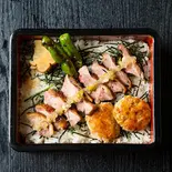 炭焼モモ肉のネギ塩ダレ弁当(比内地鶏炭火焼ひない)