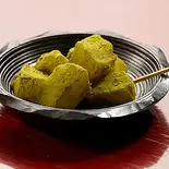 わらび餅 抹茶 黒蜜付き（すしの菱田）