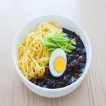 ジャージャー麵（マニマニチキン）