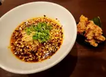 酸味と辛みのスープ麺と唐揚げ(HACHI)