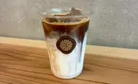 カフェラテ ICE（COFFEE ROASTERY むすぶ）