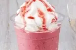 イチゴフラッペStrawberry Frappé（コピ・ルアク珈琲）