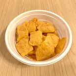 やみつきチーズ煎餅(大衆酒場 鳥さむらい 新宿三丁目店)