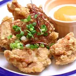 若鶏の豆板醤マヨソース唐揚げ(5個)(本まぐろ中とろ切り落としと次の肉料理 マキバスタイル 芝浦店)
