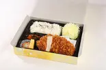 厚切りロースかつ弁当（とんかついなば和幸 天神橋筋商店街店）