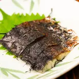 〆鯖の藁焼き（藁焼き 居酒茶屋 鑪）