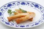 韮黄蝦滑春捲-黄ニラ入り海老のスティック春巻き 2本（中國菜 老四川 飄香 飄香小院(六本木店)）
