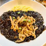 コギ(肉)チャジャン麵 고기짜장면（香港飯店 上野店）