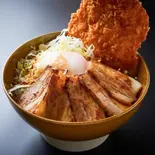 炙り豚バラ丼（うまかもん）
