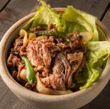 牛玉ピー丼 stir-fried beef＆onion＆green pepper bowl（うどん幸波）