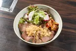 ネギ塩ダレの牛タン丼(外国産)（肉とワインくだん）