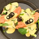 サーモンコンフィベネディクト  Salmon1 Confit Benedict（BONDICAFE NAKAMEGURO(ボンダイカフェ ナカメグロ)）