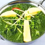 ほうれん草チーズカレー/Sag Paneer Curry(インド料理 QUEEN GARDEN)