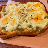 ジェノベーゼチーズトースト（カフェセクレト）