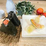 おにぎり2個+天ぷら盛り合わせハーフ弁当（ご馳走おにぎり“雲海” 鶴橋店）