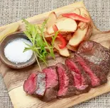 牛もも肉ステーキ ライス付きBeef Thigh Steak（個室居酒屋串桜）