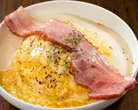 炙りチーズクリームオムライス＆厚切りベーコン（とろとろオムライスのオムタマ亭）