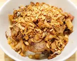 フライドガーリック豚丼（つけ麺大戦争 弘明寺店）