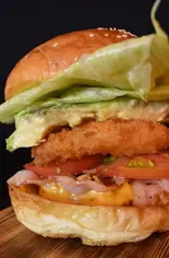 アルカポンヌスペシャルバーガー（ALCAPONNE Burger）