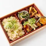 ツナと白菜の炊き込みご飯と 蓮根つくねと なすのチーズ焼き BENTO(Delish Lunch)
