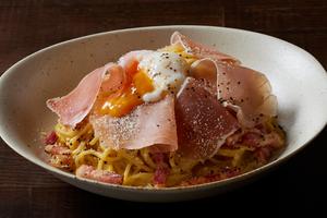 生ハムと温玉のビスマルク風カルボナーラ Prosciutto ＆ Soft Boiled Egg Carbonara