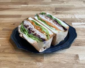 野菜たっぷりなカツサンド