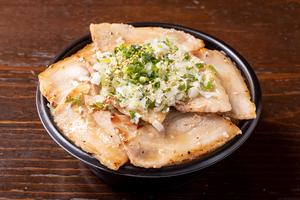 デカ盛りネギ塩豚カルビ丼