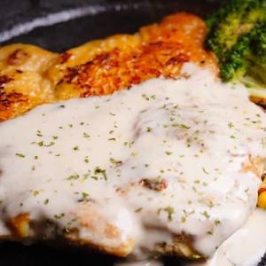 ホワイトソースハーフチキン弁当(120g) Whitesauce Chicken Steak Box