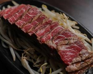 【当店人気No.3！】赤身・モモ肉 150g