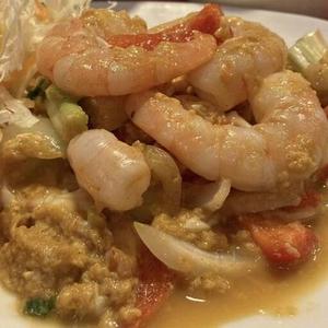 クンパッポンカリー(エビのカレー風味炒め)