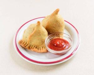 Vegetrain Samosa 2 pc   ベジタリアンサモサ(2ピース)