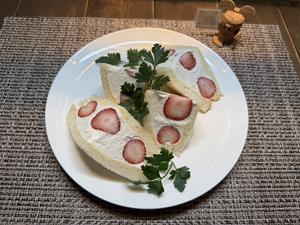 イチゴ！クリームチーズとヨーグルトのフルーツサンド