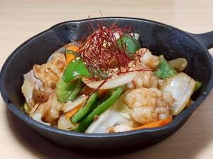 コプチャン丼(牛もつ焼き丼)